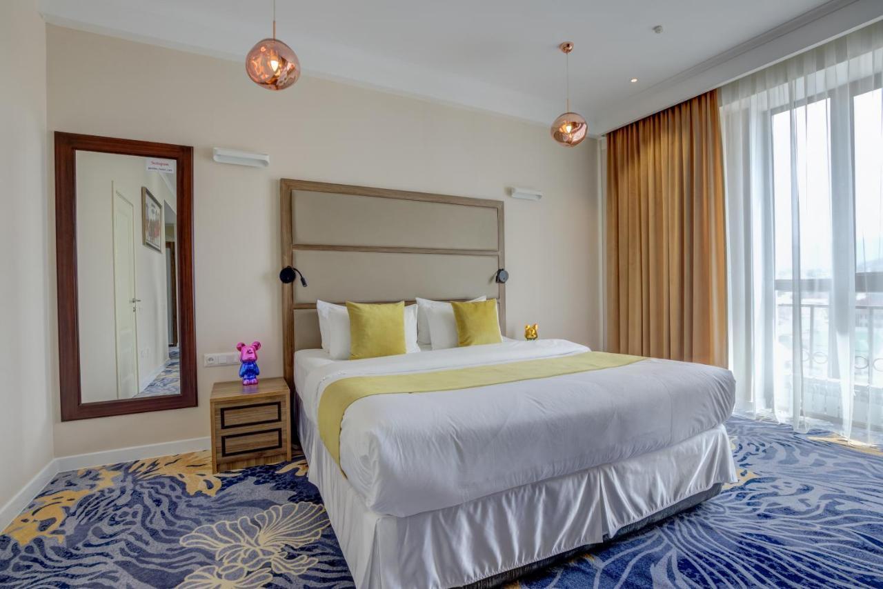 Garden Hotel & Spa Бишкек Екстериор снимка