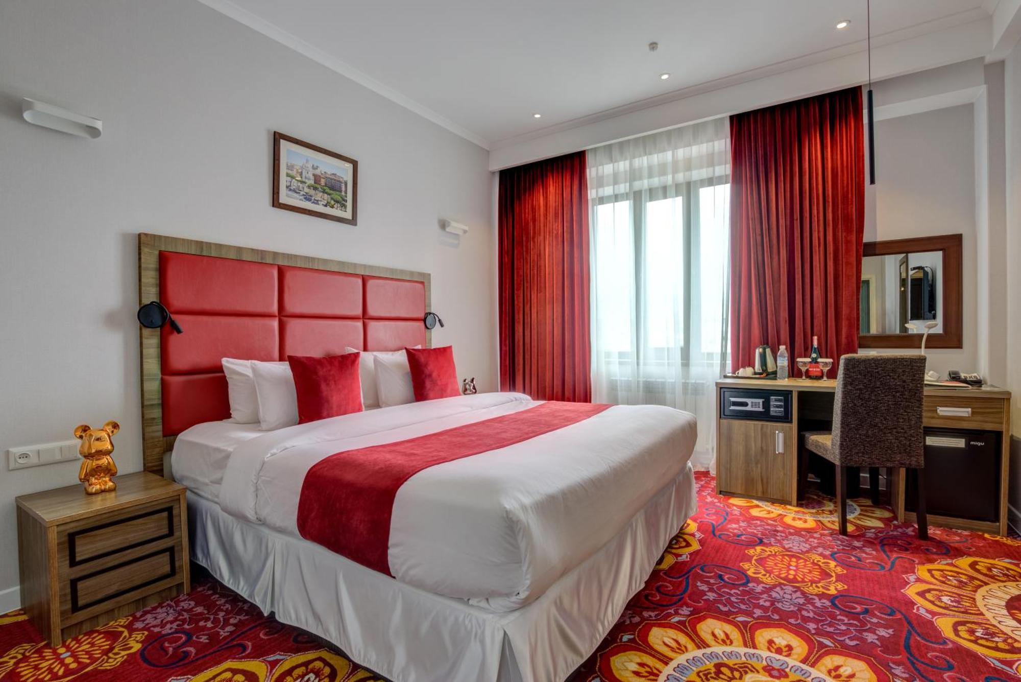 Garden Hotel & Spa Бишкек Екстериор снимка