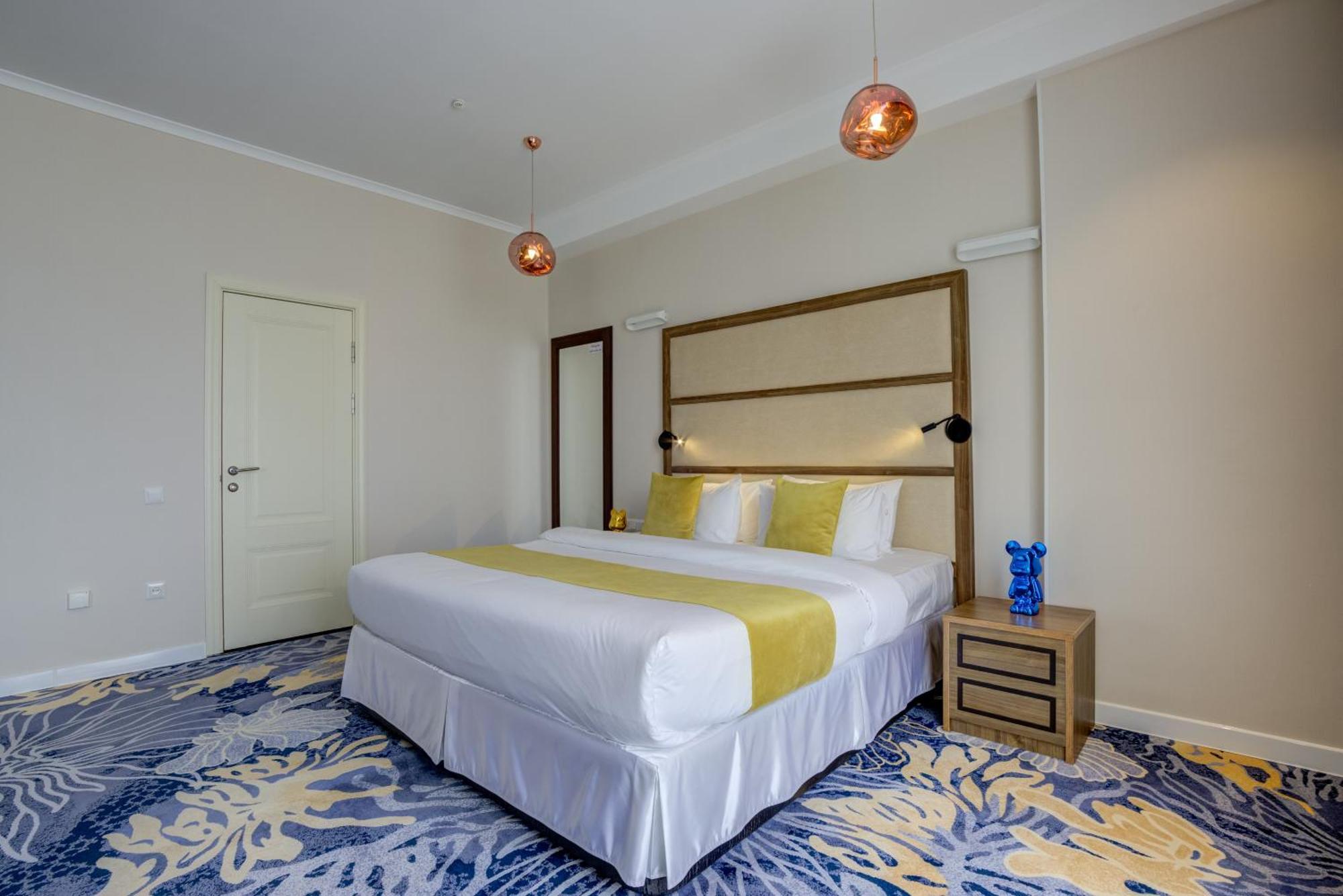 Garden Hotel & Spa Бишкек Екстериор снимка