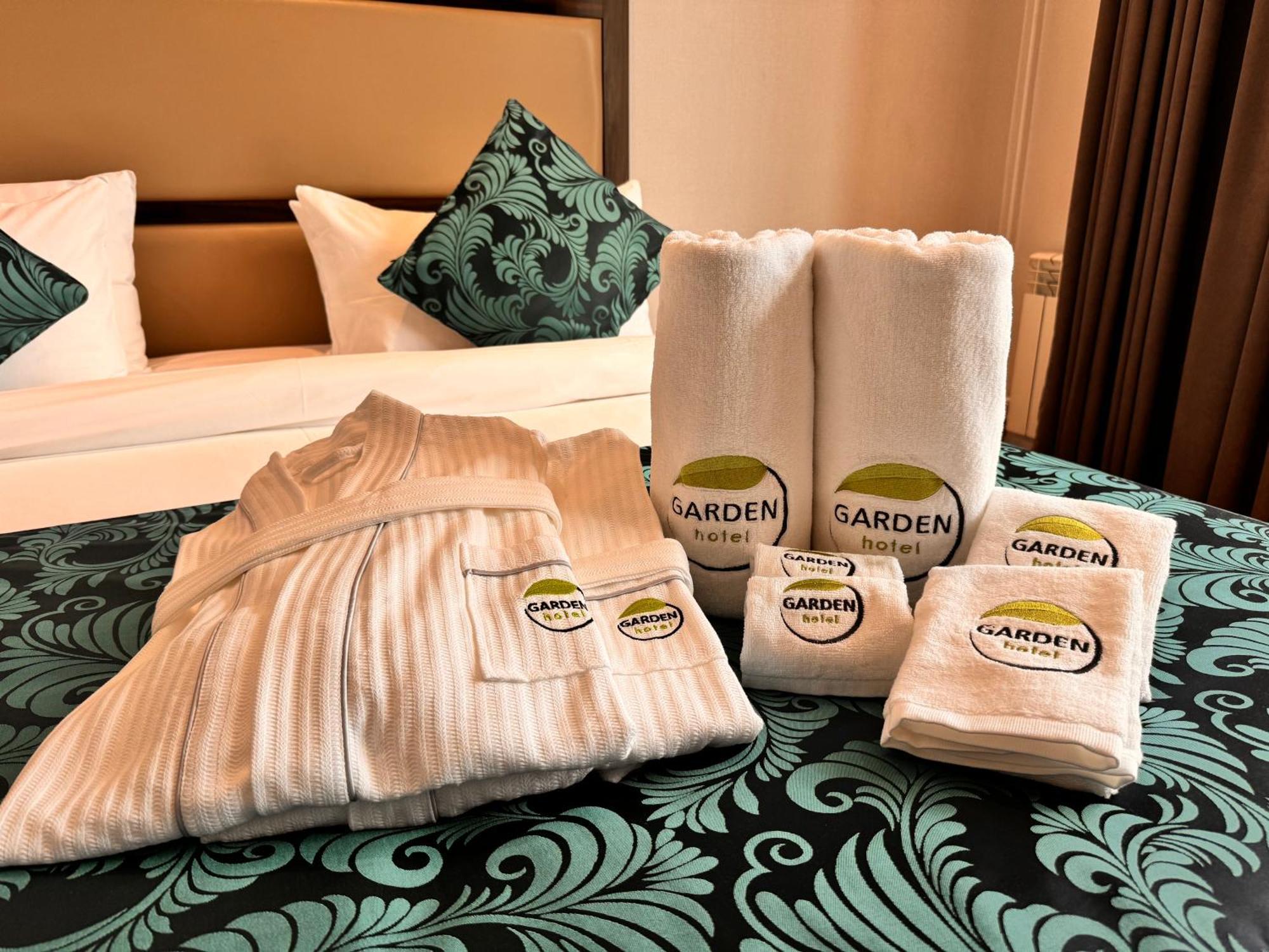 Garden Hotel & Spa Бишкек Екстериор снимка