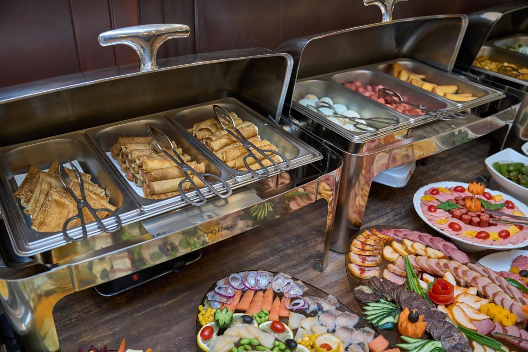 Garden Hotel & Spa Бишкек Екстериор снимка