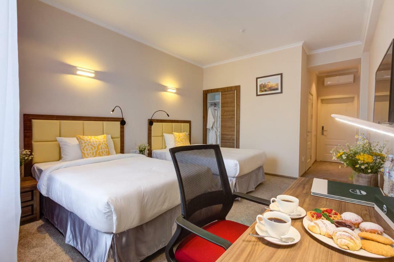 Garden Hotel & Spa Бишкек Екстериор снимка