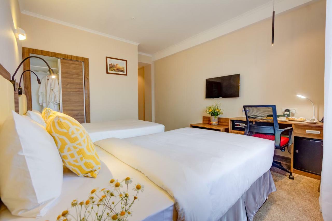 Garden Hotel & Spa Бишкек Екстериор снимка