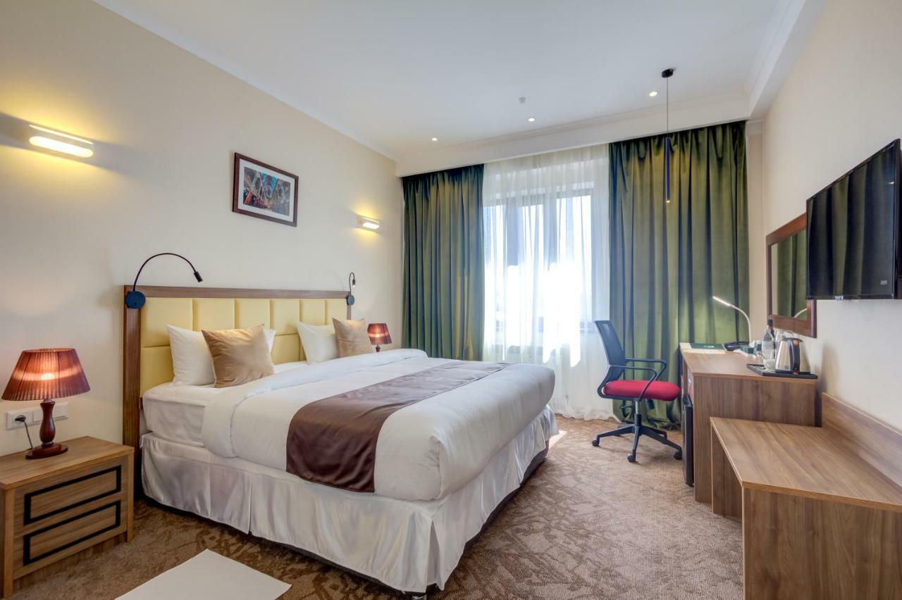 Garden Hotel & Spa Бишкек Екстериор снимка