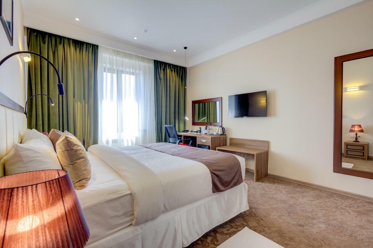 Garden Hotel & Spa Бишкек Екстериор снимка
