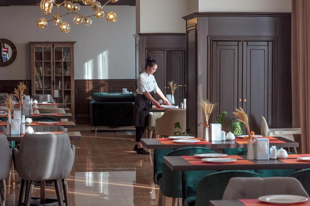 Garden Hotel & Spa Бишкек Екстериор снимка